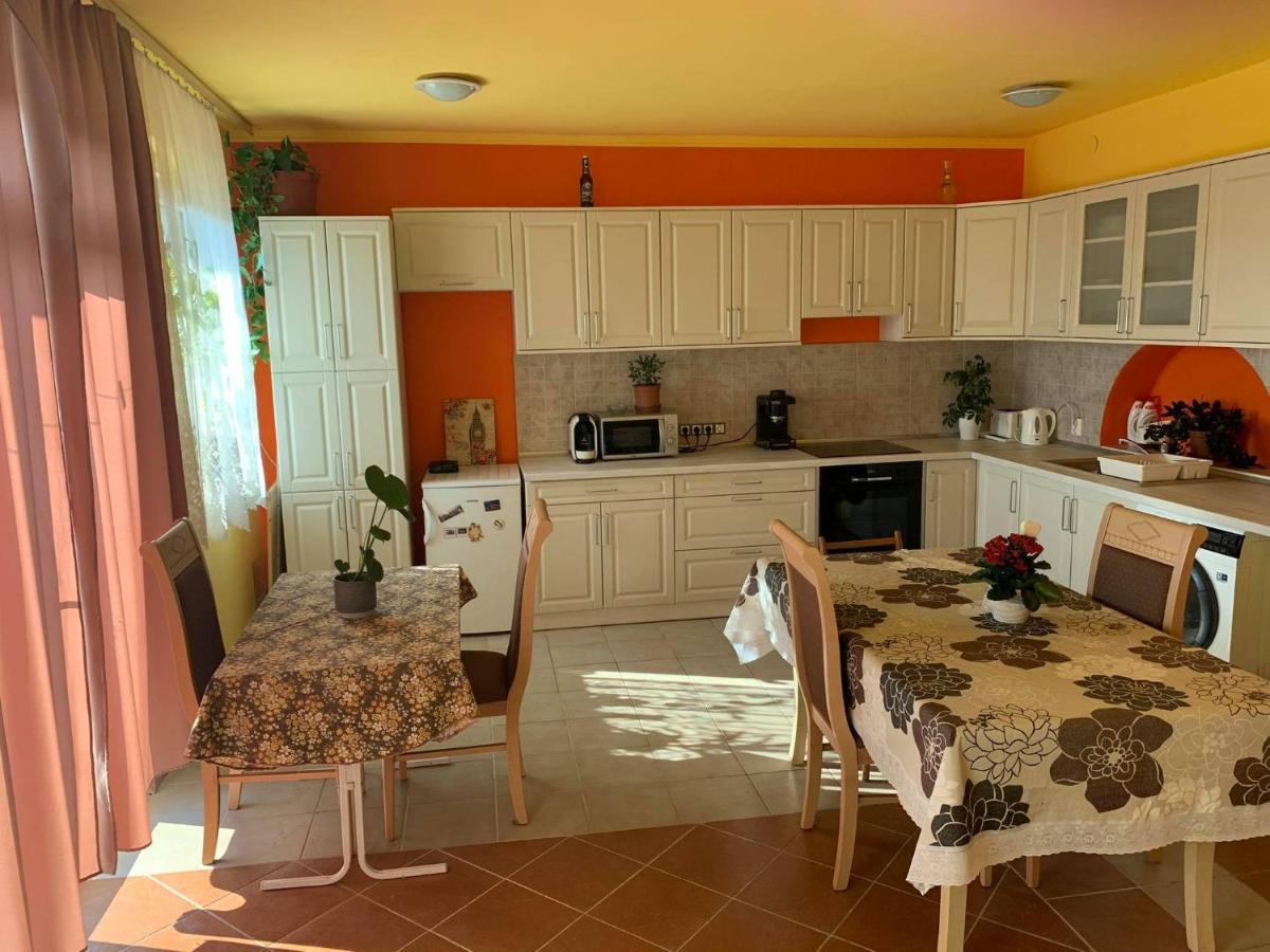 Appartement Kriszta Apartmanhaz à Balatonlelle Extérieur photo