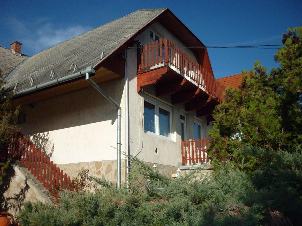 Appartement Kriszta Apartmanhaz à Balatonlelle Extérieur photo
