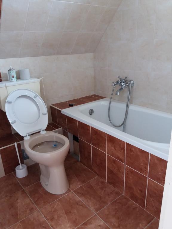 Appartement Kriszta Apartmanhaz à Balatonlelle Extérieur photo